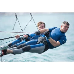 Musto Sunblock Dynamic Short Sleeve Rash Guard - Sky Diver Blue 15 Musto Sunblock Dynamic Short Sleeve Rash Guard - Sky Diver Blue -DivePro Store 81216 586 SUNBLOCK DYNAMIC 008 STUART BITHELL JACK HAWKINS